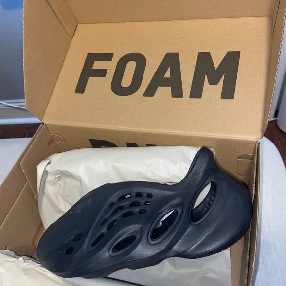YEEZY FOAM RUNNER - Picture 1 of 1